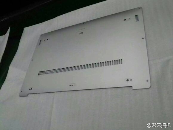 小米筆記本？看樣子面板是鋁模具